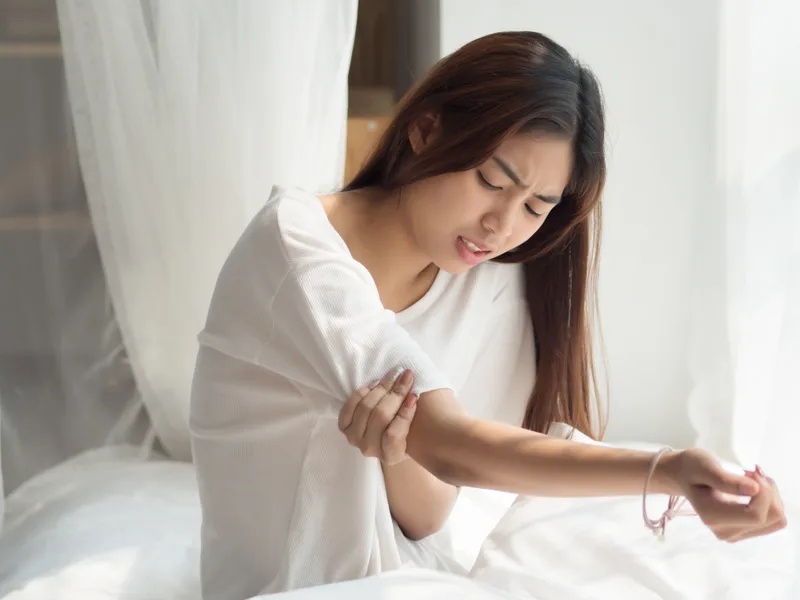 How Strong Roots Chiropractic treats elbow pain in Eureka