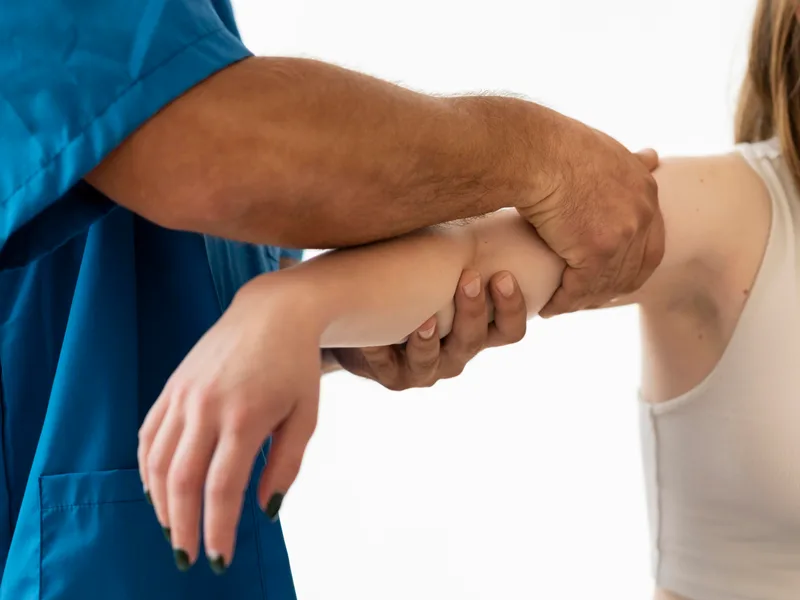 Chiropractic care for elbow pain at Strong Roots Chiropractic in Eureka