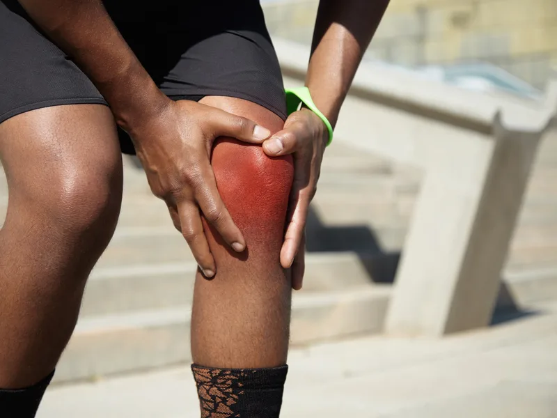 Strong Roots Chiropractic treating knee pain in Eureka