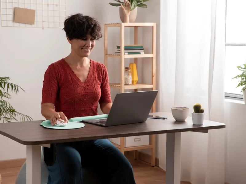 How Strong Roots Chiropractic treats poor posture in Eureka