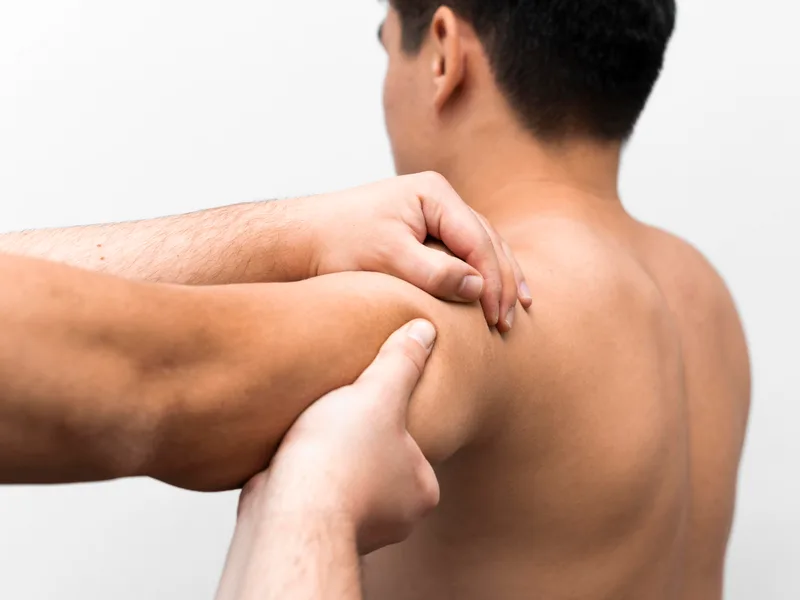 How Strong Roots Chiropractic treats rotator cuff injury in Eureka